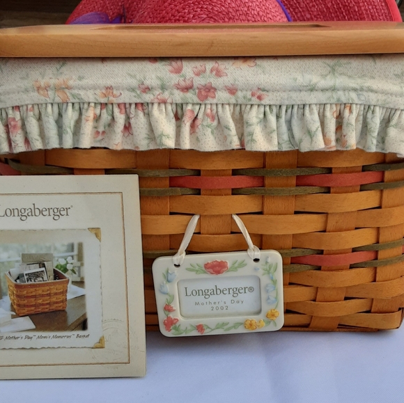 LONGABERGER  MOM'S MEMORIES BASKET - Picture 1 of 3